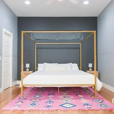 Cute Studio With King Bed - Prime Location